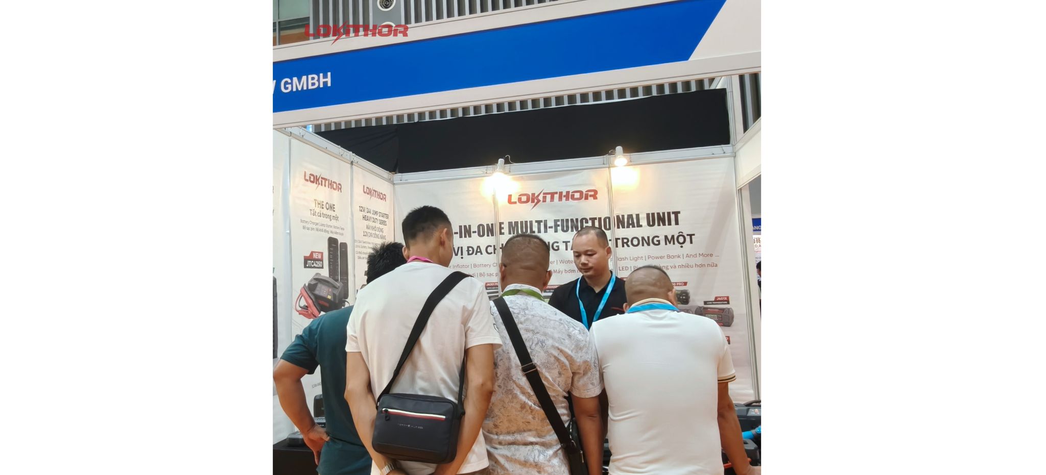 Crowds at Lokithor booth